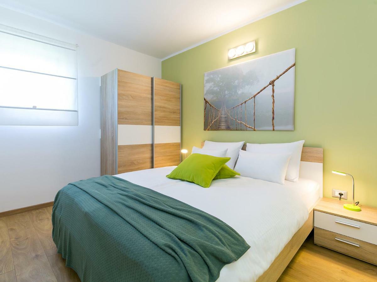 Pool Premium Apartment Vrsar Eksteriør billede