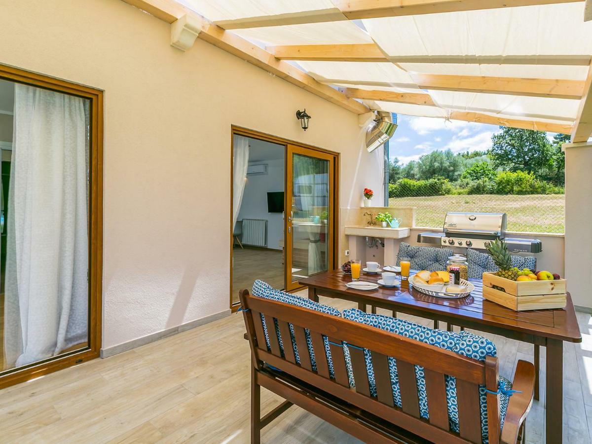 Pool Premium Apartment Vrsar Eksteriør billede