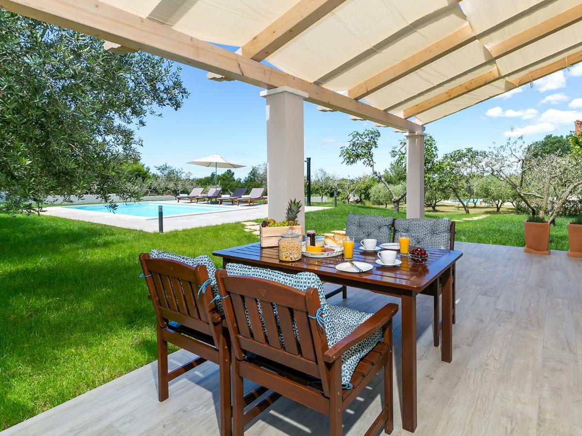 Pool Premium Apartment Vrsar Eksteriør billede