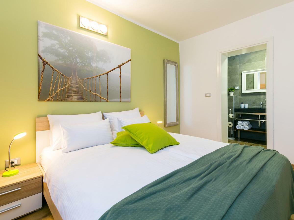 Pool Premium Apartment Vrsar Eksteriør billede