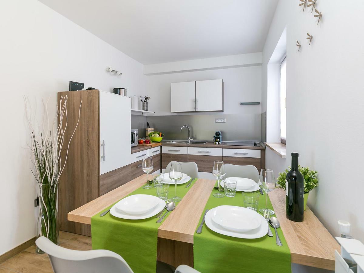 Pool Premium Apartment Vrsar Eksteriør billede