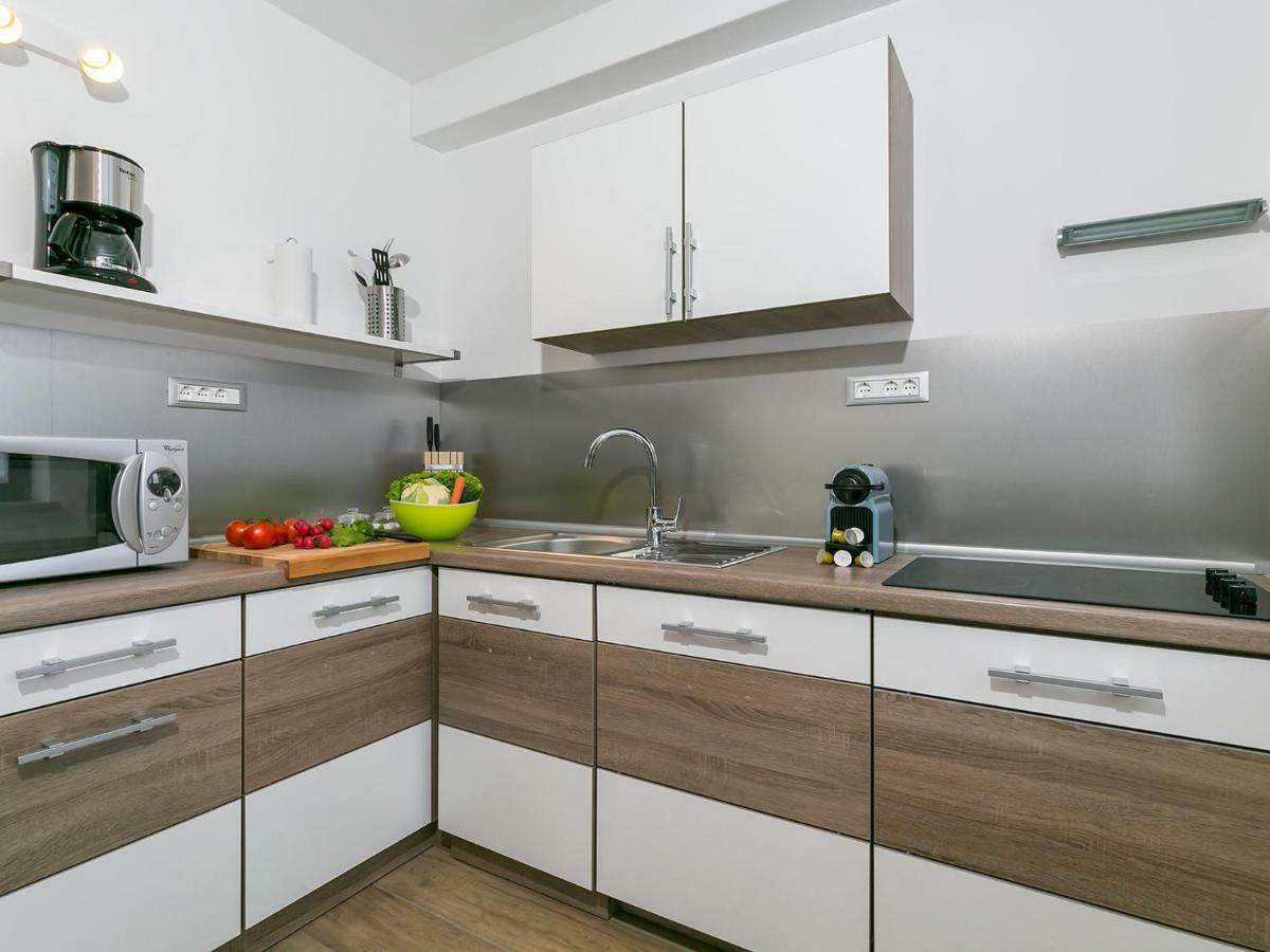 Pool Premium Apartment Vrsar Eksteriør billede